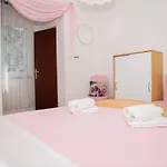 Mira *